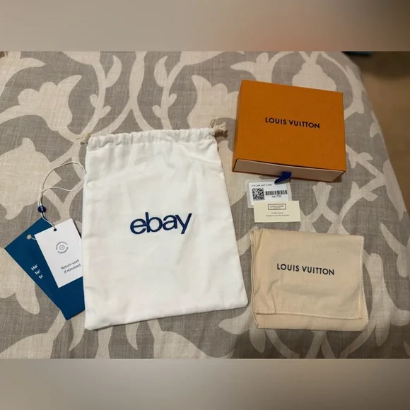 Authentic Louis Vuitton Damier Ebene Card Holder - Picture 9 of 16